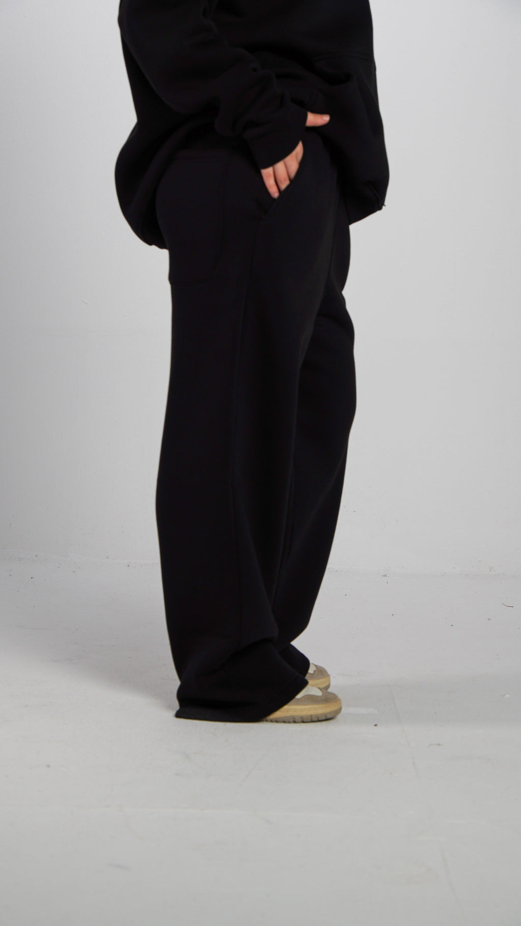 Black Sweatpants 002